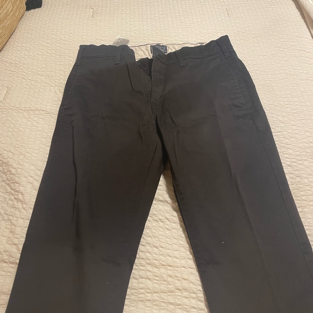 Men’s Black straight leg jeans with a little stretch!!